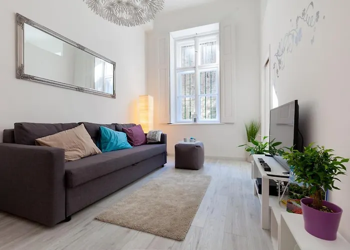 Newly Designed Flat Under Castle شقة *