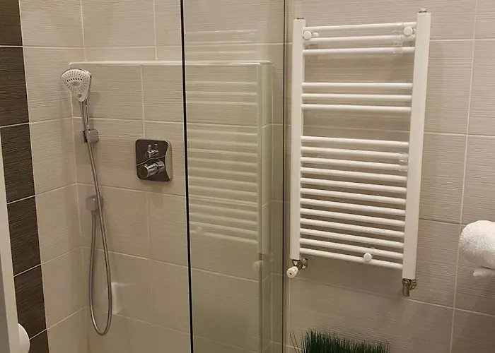 Newly Designed Flat Under Castle شقة